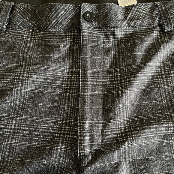 REEBOK GOLF Men’s Shorts Size 50 Gray Black Plaid Stretch Pockets Comfort EUC - Picture 3 of 10